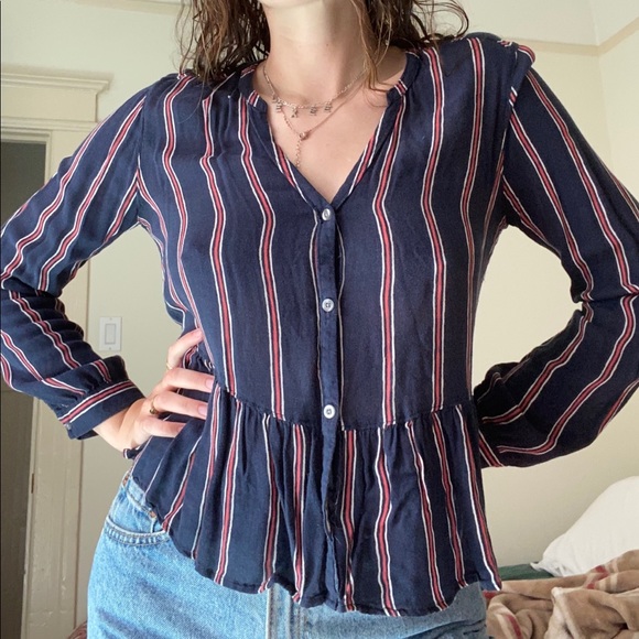 Hollister button up top - Picture 2 of 5